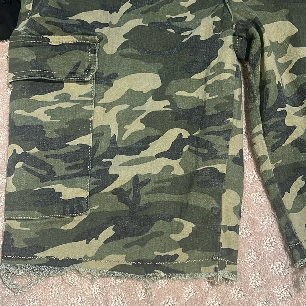 Almost Famous
Women's Camo Cargo Shorts High Waisted Army Fatigue Shorts - Picture 7 of 8